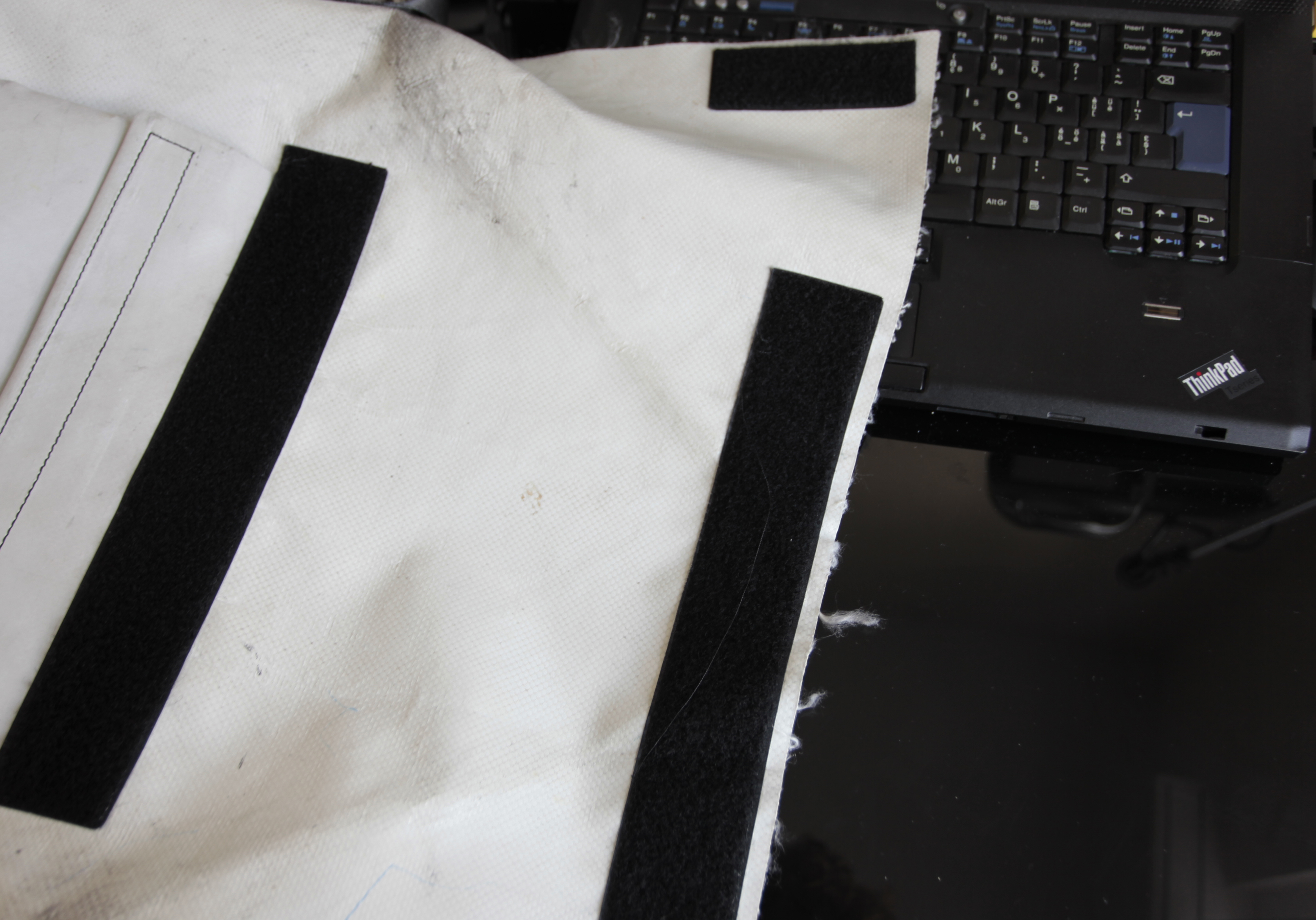 Photo showing minor wear on the inside of the bag